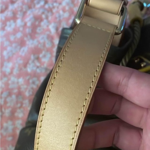 Louis Vuitton Collection 2009 Spring/Summer Kalahari Handbag. - Picture 4 of 10